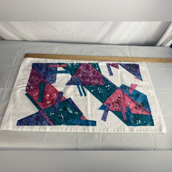 Vintage new condition Spring bath abstract 90s Geometric Pattern hand Towels x 2 - Picture 6 of 7